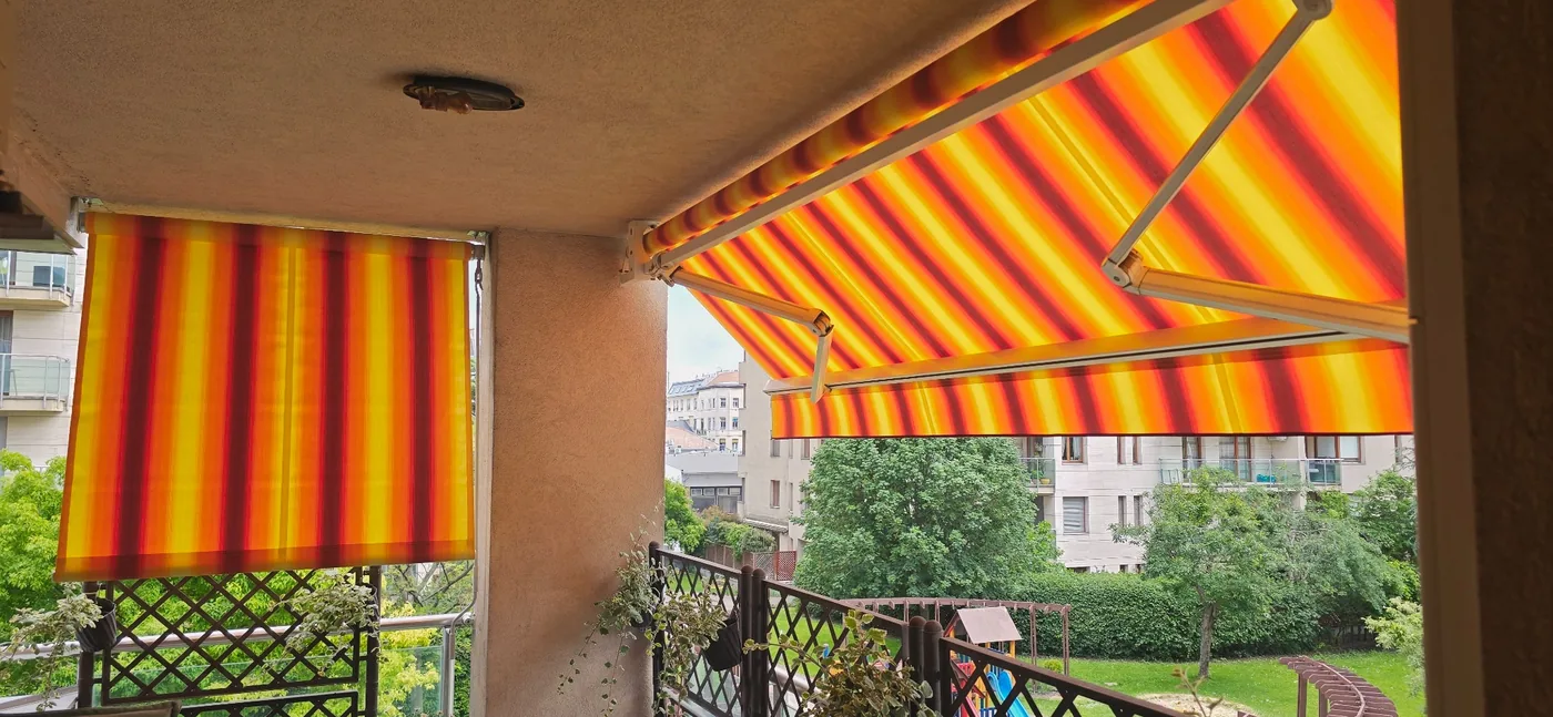 Erkély napellenző és oldalsó textil árnyékoló